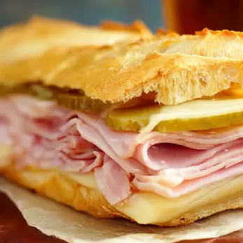Cubaanse Sandwich met Ham en Varkensvlees