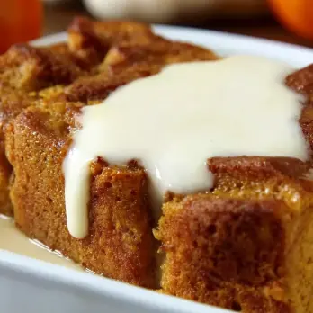 Pompoen Broodpudding met Rumsaus