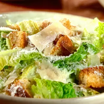 Caesar Salade met Knoflook en Parmezaan