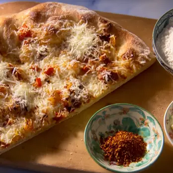 Cajun Pizza met Rivierkreeftjes en Pittige Andouille Worst