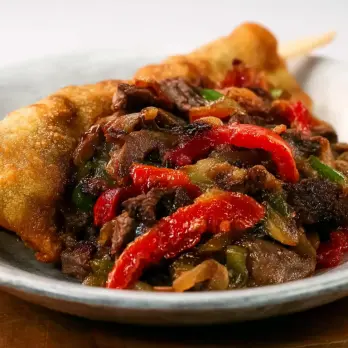 Philly Cheesesteak Loempia's op een Prikkertje