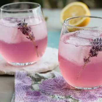 Prosecco Punch met Hibiscus en Lavendel