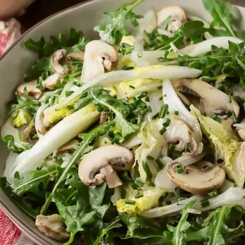 Frisse Rucola-Champignon Salade met Witlof