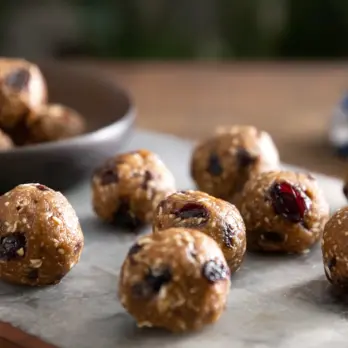 Havermout en Amandelboter Cranberry Balletjes