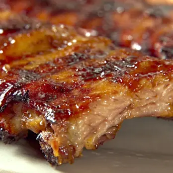 Langzaam Gegaarde Spareribs met Esdoornsiroopglazuur