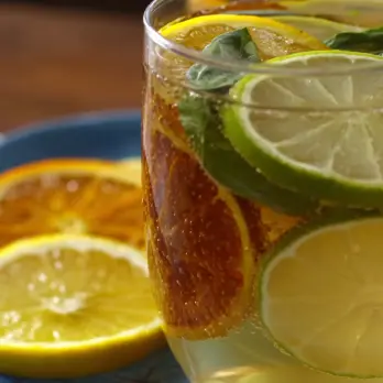Gegrilde Citruslimonade met Basilicum