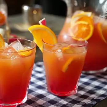 Verfrissende Gin Rummy Cocktail