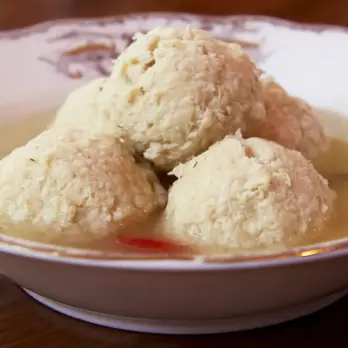 Eigengemaakte Matzo Ballen