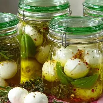 Gemarineerde Bocconcini met Knoflook en Kruiden
