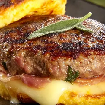 Croque Monsieur Burger met Gruyère en Prosciutto