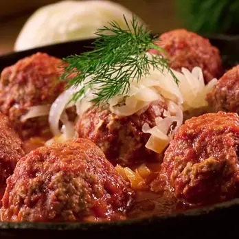 Koolsoep met Gehaktballetjes en Rozijnen