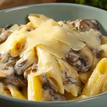 Romige Macaroni met Drie Soorten Kaas