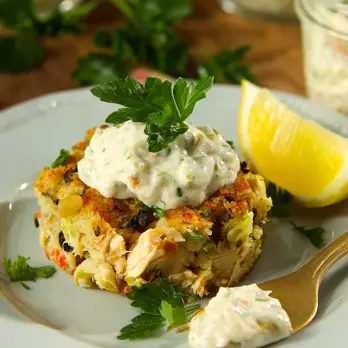 Zalmburgers met Artisjok-Tartaarsaus