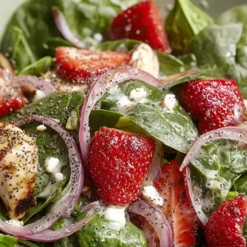 Spinaziesalade met Gegrilde Kip en Gepekelde Aardbeien